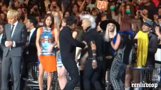 [HD]131122 BIGBANG Taeyang Daesung dancing & Seungri helping EXO @MAMA in Hong Kong Ending