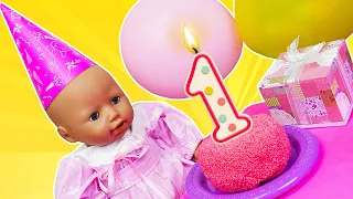 ¡El cumpleaños de la bebé Annabelle! Vídeos de juguetes bebés