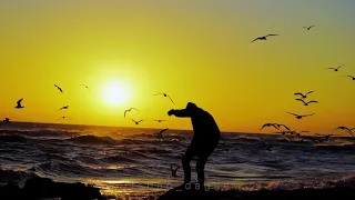 Стоишь на берегу и чувствуешь соленый запах ветра что дует с моря. Шикарное видео.