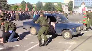 В День пограничника на Театральной площади показали военную технику