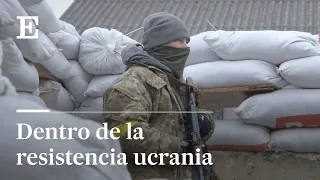 ÚLTIMA HORA en la GUERRA de UCRANIA: Un DÍA patrullando con CIVILES de la RESISTENCIA | EL PAÍS