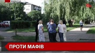 У Надвірній жителі будинку протестують проти встановлення семи торговельних кіосків