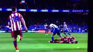 Fernando Torres HORRIFIC HEAD Injury ● Atletico Madrid vs Deportivo 1-1 ● La Liga 2016/17 | HD