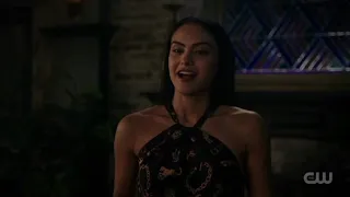 RIVERDALE 6x22: VERONICA DECIDED TO KISS CHERYL, BEFORE SHE ABSORBS THE POWERS (SCENE)