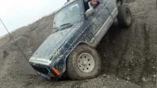 JEEP CHEROKEE XJ CRAWLING THRU DITCH'S