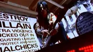 Mötley Crüe "hooligans holiday"