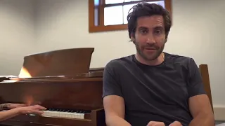 Jake Gyllenhaal singing