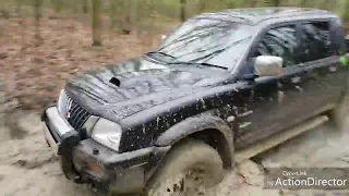 Off-Road. Mitsubishi L200 vs L200 vs Mazda.