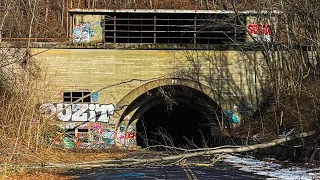 Exploring the Abandoned PENNSYLVANIA TURNPIKE! (A Post Apocalyptic World)