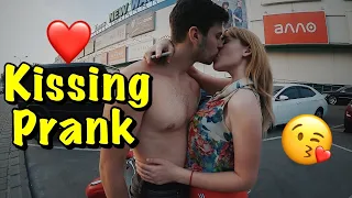 Kissing Prank: ПОЦЕЛУЙ С НЕЗНАКОМКОЙ | РАЗВОД НА ПОЦЕЛУЙ ВОЗВРАЩЕНИЕ