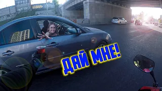 Мотобудни. Раздаю мороженое автолюбителям в компании с мото подругой. Прокатил девушку подписчицу.