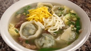 Dumpling soup (Mandu-guk: 만두국)