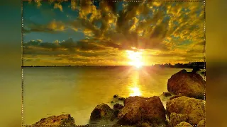 Золотое море. Закат солнца и чудесная музыка