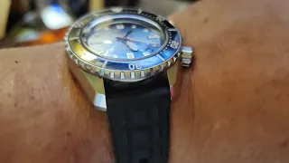 Seiko Prospex SLA073 200m, the dial color, the bracelet, and the 8L35 Movment. Specs. (See captions)