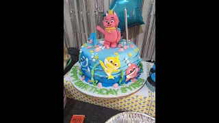 Making Pinkfong cake design