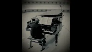 Mikhail Pletnev  is playing the piano during a recording break