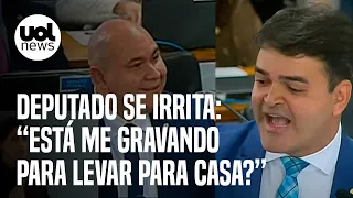 Deputado responde colega após ser gravado durante fala na CPI do 8/1: 'Está me achando bonito?'