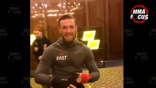 Conor McGregor Attacked with Bottle in Moscow / атака с бутылкой