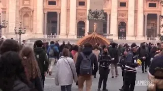 Ratzinger, fedeli in coda a Piazza San Pietro per l'ultimo saluto