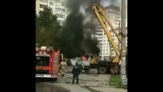 В Перми сгорел грузовик с подъемником