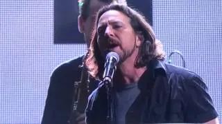 "Comfortably Numb" / Roger Waters & Eddie Vedder / Sandy Relief Concert (12-12-12)