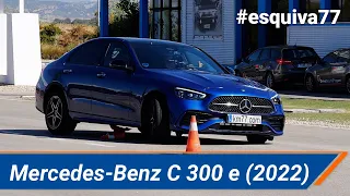 Mercedes-Benz C 300 e Berlina 2022 - Maniobra de esquiva (moose test) y eslalon | km77.com