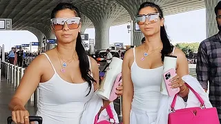 Kajol Sister Tanishaa Mukerji Flaunts Her Beauty In a White at Airport
