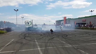 Scania truck doing burnout and donuts, crazy car show.
