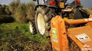 Lavori agricoli New Holland T3030 con fresa Farm work New Holland T3030 with tiller