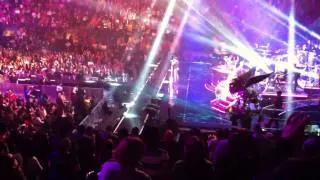 romeo santos  (con su gordita) solo por un beso@ madison fb 24 2012