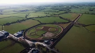 Willie MULLINS : the training center seen filmed by France Sire production