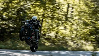 BMW M 1000 R: Rebel mezi hyper streetfightery