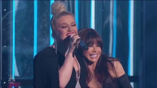 Paula Abdul knows Kelly Clarkson (end of the BBMAs)