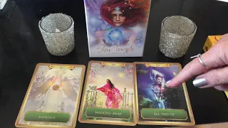 How to use oracle cards! Learn To Do Readings-Spreads-Shuffling & Trusting Intuition! Beginner Tips!