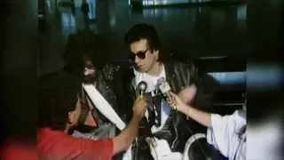 Entrevista TVE 1988   Raul Seixas e Marcelo Nova no aeroporto de Salvador   BA