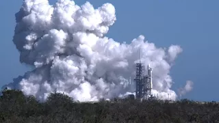 SpaceX test-fires powerful Falcon Heavy rocket