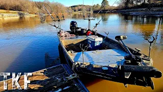 Small Boat + No Fish Finder Monster Catfish Challenge!