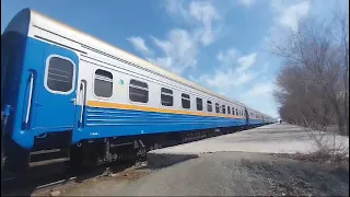 ТЭП33А - 0040 с пассажирским поездом "Алматы - Оскемен" выезжает из станции города Шар.