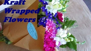 Using Kraft Paper to Wrap Bouquets of Flowers