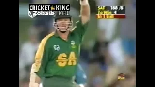 Last Ball Finish(Lance Klusener hit 6) South Africa vs New Zealand 4th ODI, at Napier, Mar 25 1999