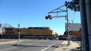 UP 8174 Z-Train Intermodal North - Fruitridge Rd. Railroad Crossing Sacramento CA (Light Fixed)