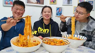 Make oil spill noodles , spicy and delicious 露露13:49