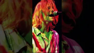 Kurt Cobain CHANGES SCHOOL´s lyrics live in Japan (1992).