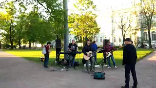 Уличные музыканты на Дворцовой площади.Песни группы "Сплин"