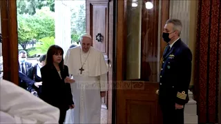 Top Channel/ Incident gjatë vizitës së Papës në Greqi! Papa u takua me Kryepeshkopin grek Ieronimos