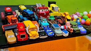 Amazing! Clean up muddy minicar falling into the water & a convoys disney cars! Play in the garden02