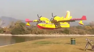 😲 Beautiful moment of Canadair CL 415 water bomber pick up and fly in Santa Fe California 👏🙏😱