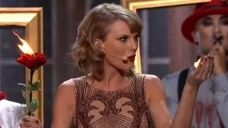 Taylor Swift Performs "Blank Space" at AMA's 2014