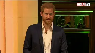 El príncipe Harry llegó a Londres para acudir al homenaje de los 60 años de su madre | ¡HOLA! TV