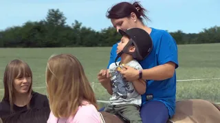 Mikołaj zakrztusił się winogronem w przedszkolu. Chłopiec wymaga drogiej rehabilitacji (UWAGA! TVN)